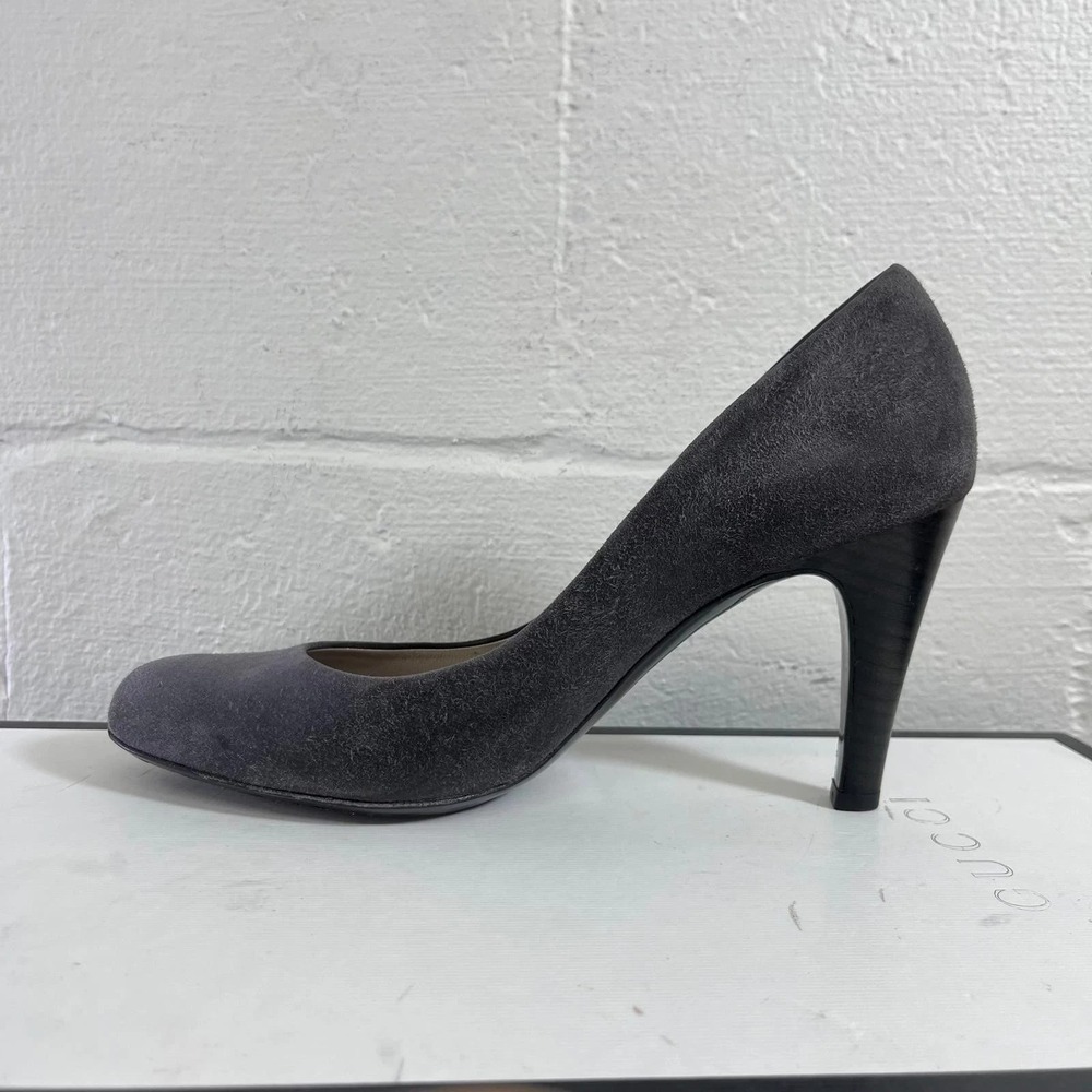 Salvatore Ferragamo Grey Suede Pump Heels Slip On Womens Size 7 US Made In Italy - Picture 5 of 15